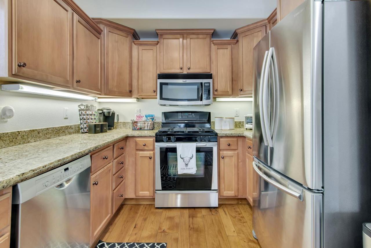 Downtown Paso: Sip N Sleepz 3 Bed/2.5 Bath Villa Paso Robles Bagian luar foto